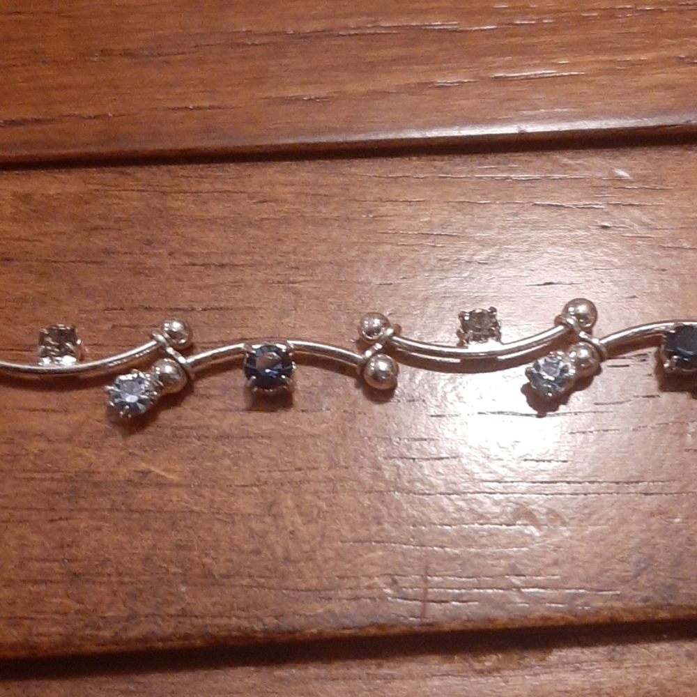 Blue and silver cristal with sterling silver chain